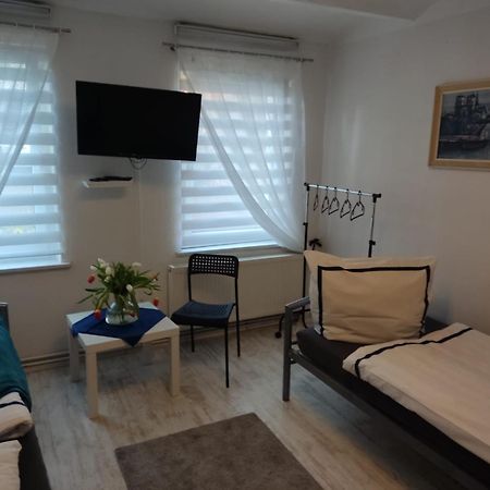 Ferienwohnung Mit Separatem Eingang Und Parkplatz, Ideal Fuer Handwerker Und Geschaeftsreisende Dorf Mecklenburg Exterior photo