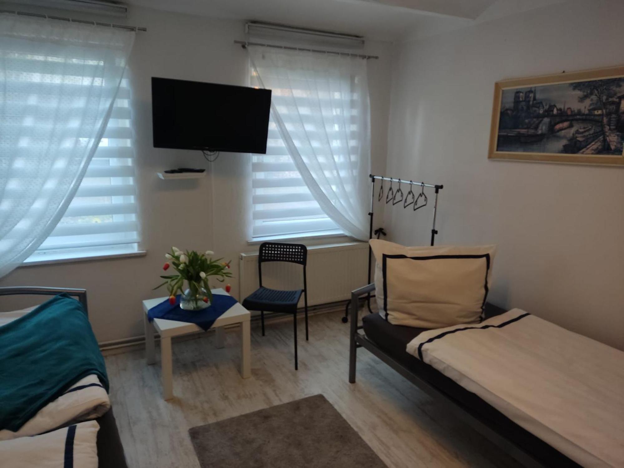 Ferienwohnung Mit Separatem Eingang Und Parkplatz, Ideal Fuer Handwerker Und Geschaeftsreisende Dorf Mecklenburg Exterior photo